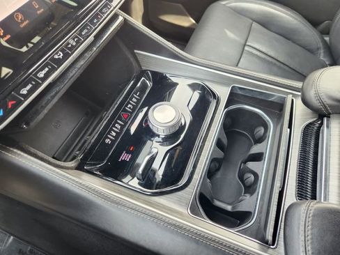 Used 2023 Jeep Wagoneer Series II AWD/4WD image 19
