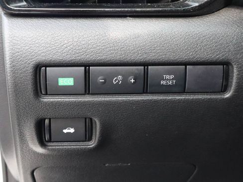 Used 2024 Nissan Sentra SV FWD image 15