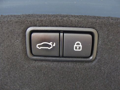 Used 2017 Genesis G80 3.8 w/ Option Group 03 image 35