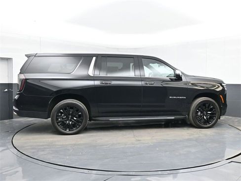 Used 2025 Chevrolet Suburban Premier image 11