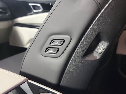 Certified 2024 Kia Carnival SX FWD image 21