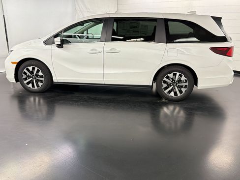 New 2026 Honda Odyssey EX-L image 2