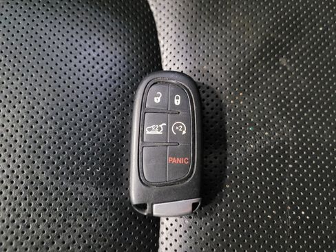 Used 2019 Jeep Cherokee Limited AWD/4WD image 32