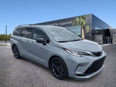 Used 2024 Toyota Sienna XSE image 1