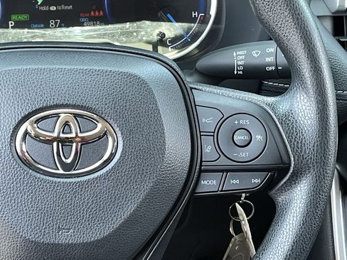 Used 2025 Toyota RAV4 LE AWD/4WD image 14
