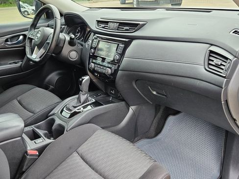 Used 2020 Nissan Rogue SV w/ Premium Package FWD image 22