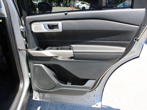 Used 2023 Ford Explorer Limited w/ Limited Technology Package RWD image 15