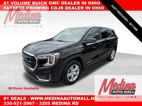Used 2024 GMC Terrain SLE FWD image 1
