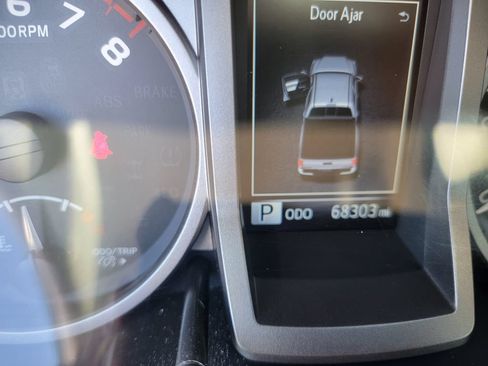 Used 2018 Toyota Tacoma SR5 AWD/4WD image 18