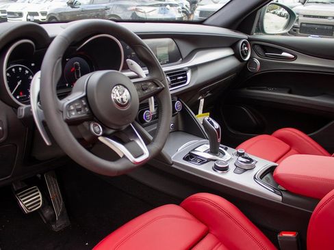 New 2025 Alfa Romeo Stelvio Sprint AWD/4WD image 11