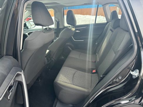 Used 2021 Toyota RAV4 XLE image 28