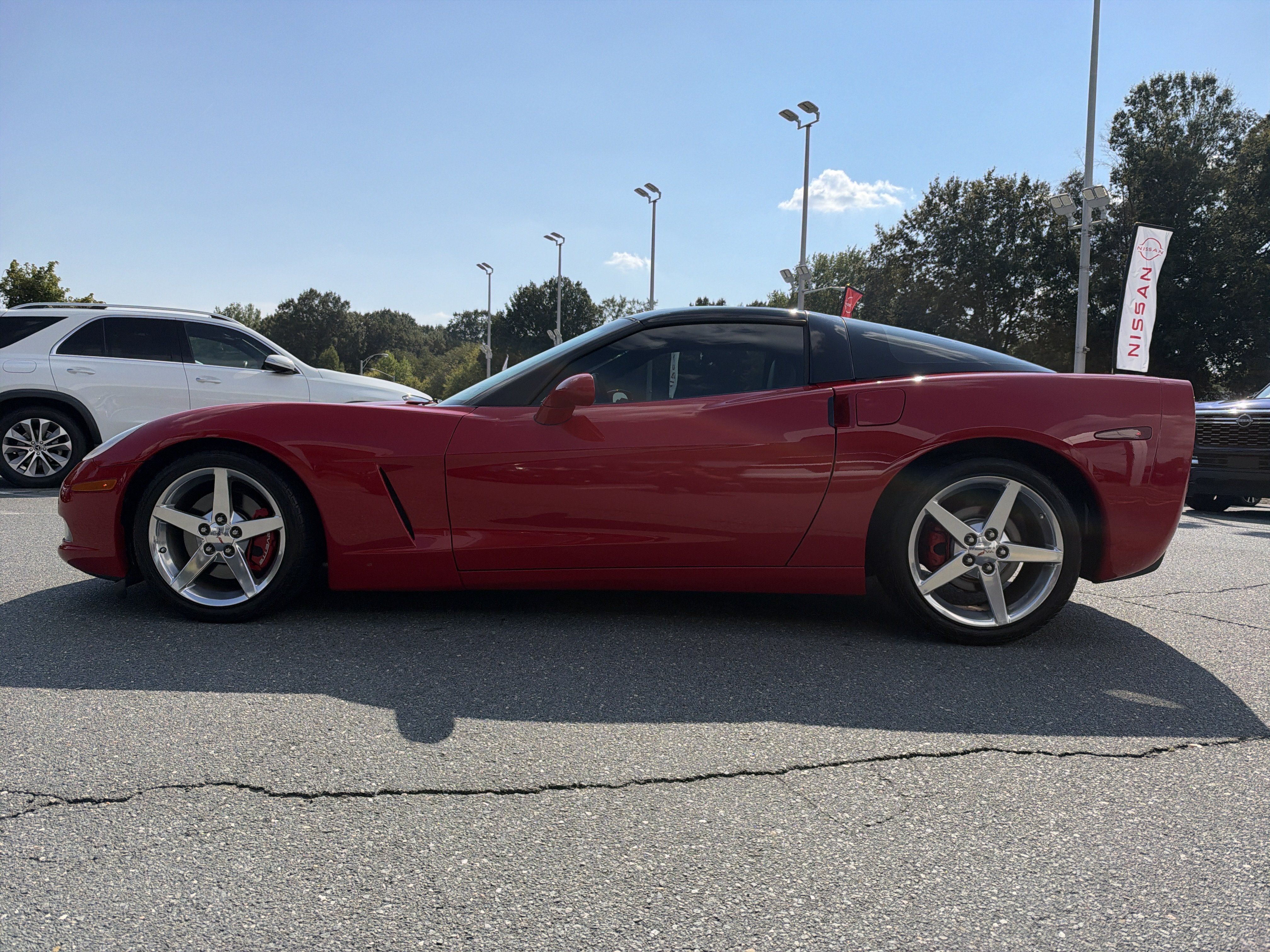 Used 2005 Chevrolet Corvette Coupe w/ Preferred Equipment Group RWD image 2