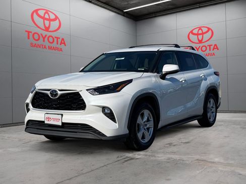 Used 2022 Toyota Highlander LE image 9