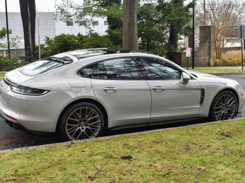 Used 2023 Porsche Panamera 4 Platinum Edition AWD/4WD image 9