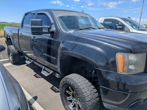 Used 2010 GMC Sierra 2500 SLT AWD/4WD image 3