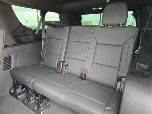 Used 2023 Chevrolet Suburban Z71 w/ Luxury Package AWD/4WD image 23