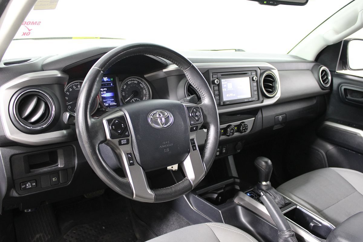 Used 2018 Toyota Tacoma SR5 RWD image 32