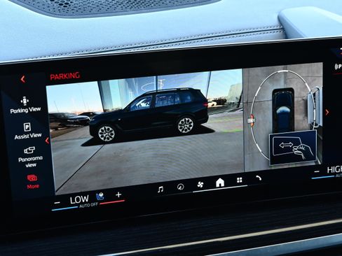 Certified 2024 BMW X7 xDrive40i w/ Executive Package image 32