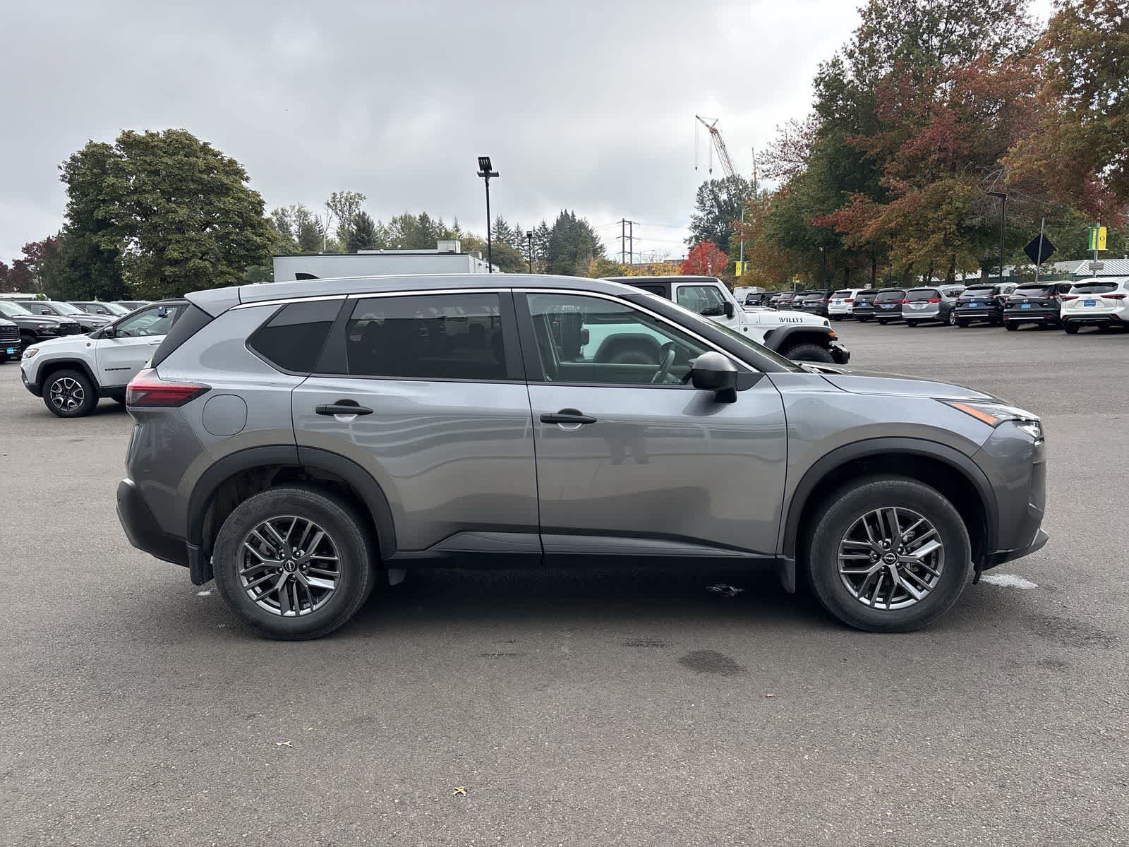 Used 2023 Nissan Rogue S AWD/4WD image 5