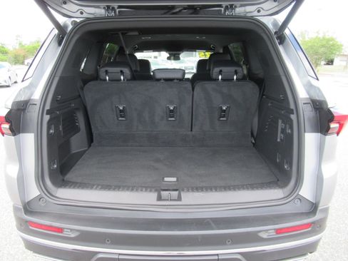 Used 2025 Buick Enclave Preferred w/ Power Package FWD image 35