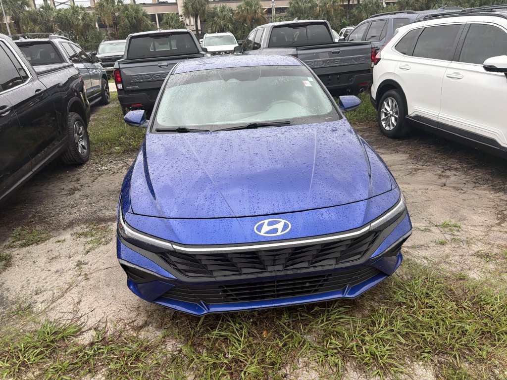 Used 2024 Hyundai Elantra SE FWD image 5