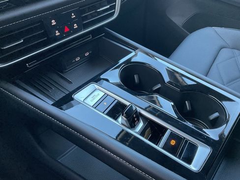 Used 2025 Volkswagen Atlas SE image 36