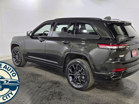 Used 2023 Jeep Grand Cherokee 30th Anniversary image 5