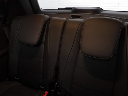 Used 2025 Mercedes-Benz GLS 450 4MATIC image 16