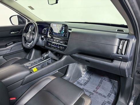 Certified 2023 Nissan Pathfinder SL image 12