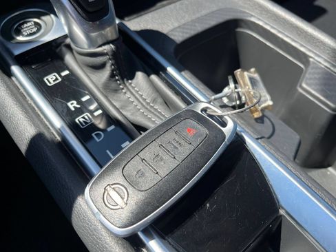 Used 2025 Nissan Sentra SV FWD image 21