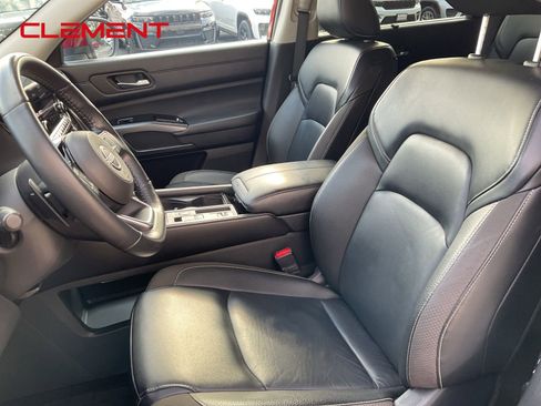 Used 2024 Nissan Pathfinder SL FWD image 22