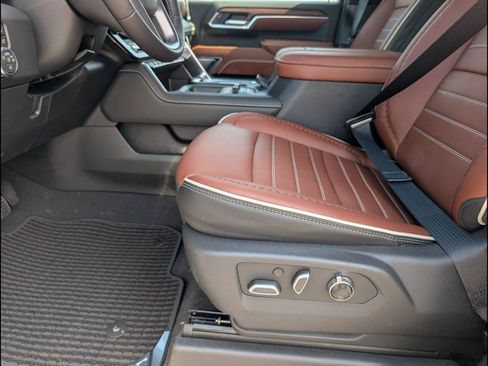 New 2026 GMC Sierra 2500 Denali Ultimate AWD/4WD image 11