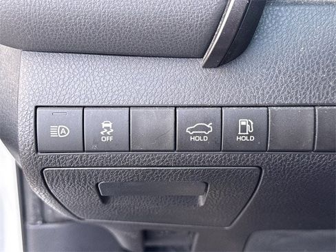 Used 2020 Toyota Camry SE w/ Convenience Package image 22