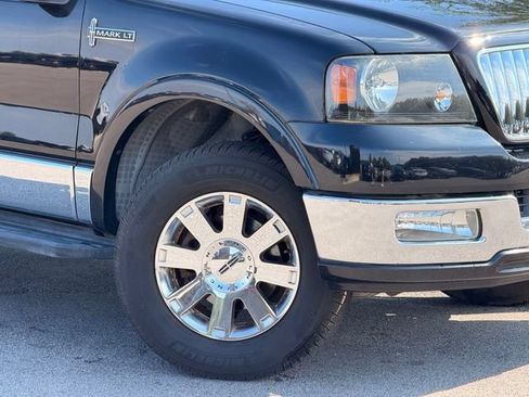 Used 2006 Lincoln Mark LT 4x4 image 2