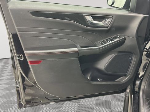 Used 2023 Ford Escape ST-Line image 18