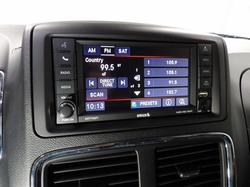 Used 2019 Dodge Grand Caravan SE w/ UConnect Hands-Free Group FWD image 14