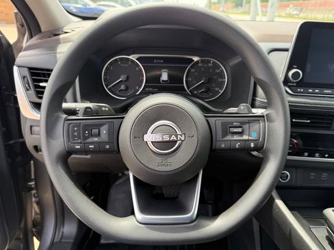 Used 2023 Nissan Rogue SV FWD image 31