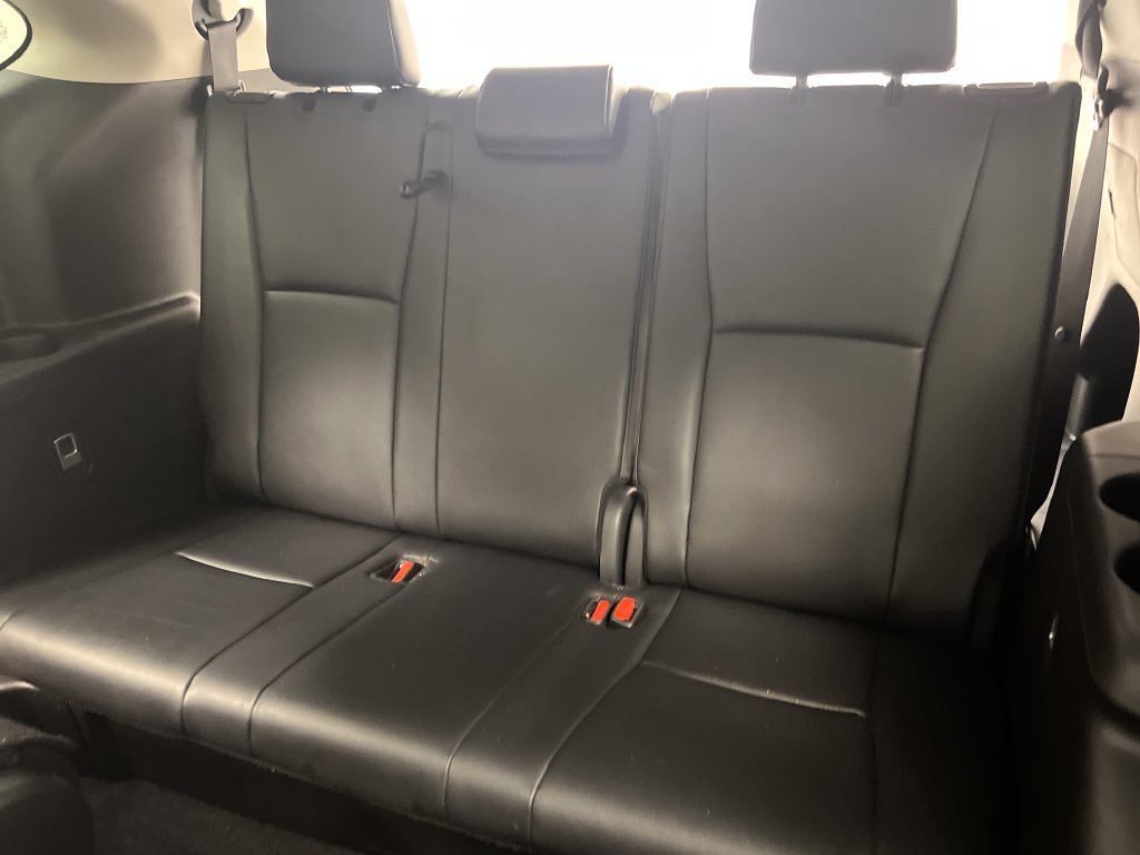 Used 2025 Toyota Highlander XLE FWD image 41