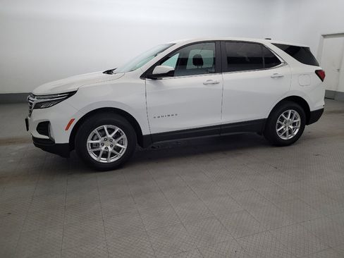 Used 2022 Chevrolet Equinox LT w/ LPO, Floor Liner Package AWD/4WD image 2