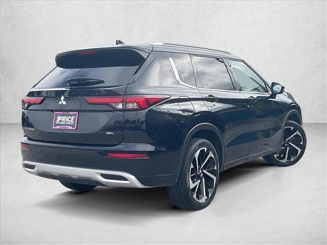 Used 2024 Mitsubishi Outlander SEL FWD image 2