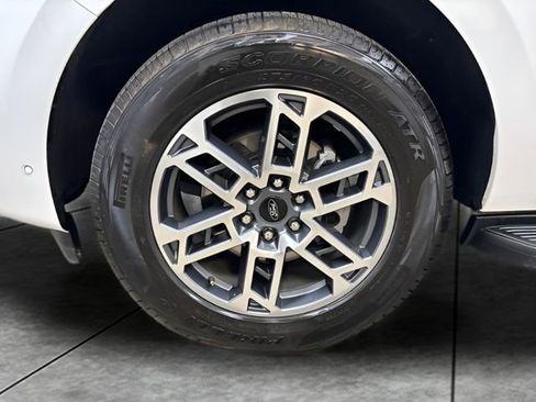 Used 2025 Ford Expedition Max Active AWD/4WD image 32