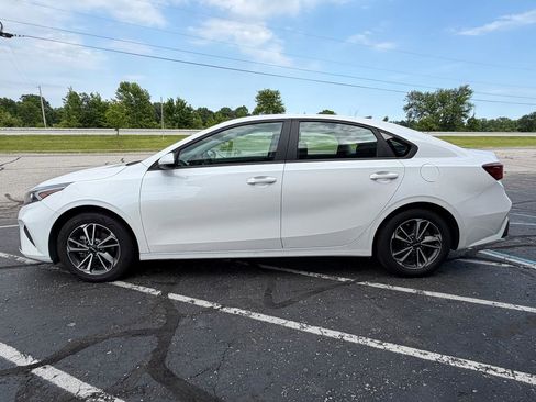 Used 2023 Kia Forte LXS FWD image 2