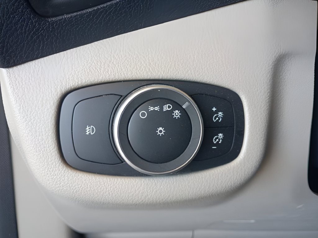 Used 2021 Ford Transit Connect XLT FWD image 25