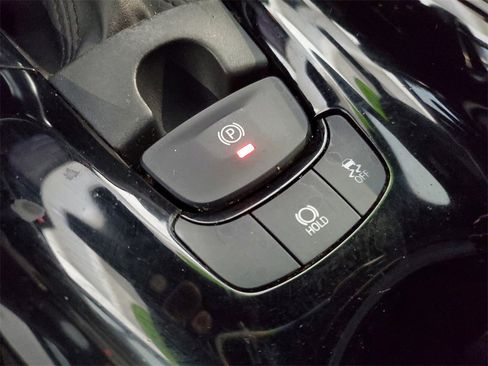 Used 2021 Toyota C-HR XLE image 26