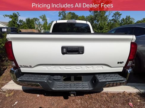 Used 2019 Toyota Tacoma TRD Off-Road AWD/4WD image 6
