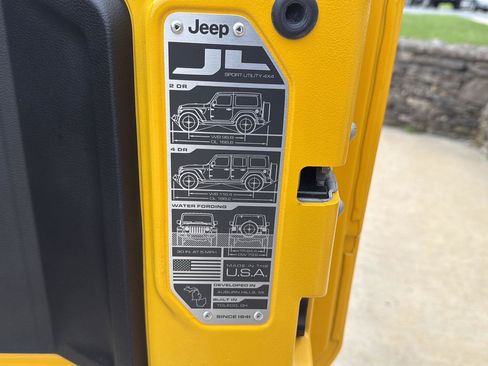 Used 2019 Jeep Wrangler Unlimited Rubicon image 12
