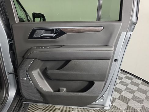 New 2025 Chevrolet Suburban Premier w/ Sun And Tow Package image 40