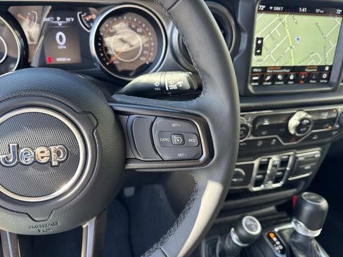 Used 2023 Jeep Gladiator Sport image 40