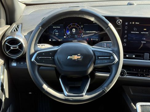 Used 2025 Chevrolet Equinox LT image 28