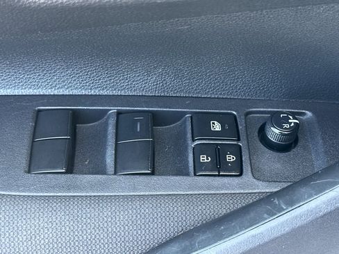 Used 2024 Toyota Corolla LE FWD image 13